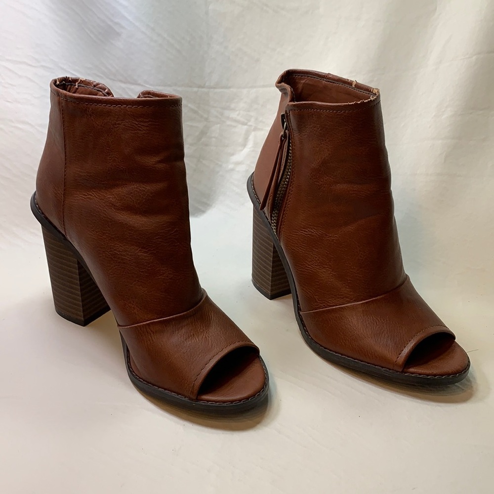 Brown Open Toe 3 3/4 Inch Heel Boot Woman’s  Size Size 6.5 Fall Winter Bootie